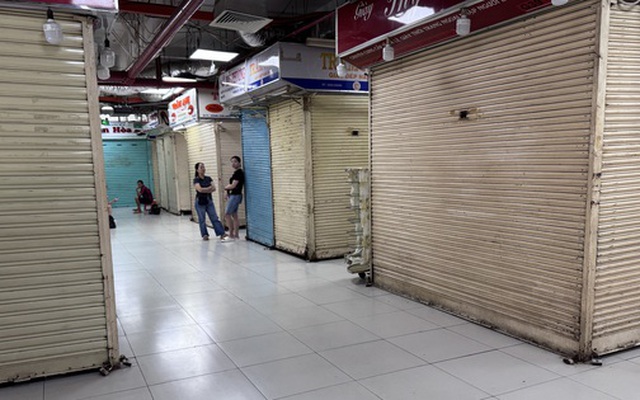 Hàng loạt sạp đóng cửa, sự lo âu bao trùm các chợ lớn ở TP HCM