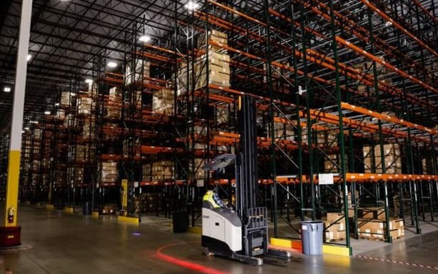 Amazon 'bá chủ' giấc mơ tự động hóa: 1 triệu robot làm việc ngày đêm khắp các cơ sở, số lượng sắp ngang bằng con người