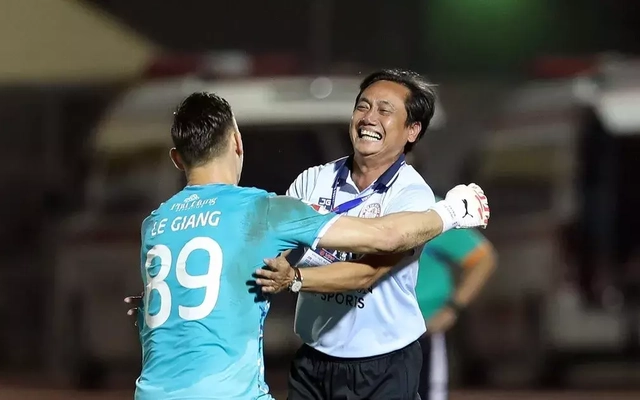 HLV Phùng Thanh Phương lần thứ hai ngậm ngùi chia tay CLB TPHCM