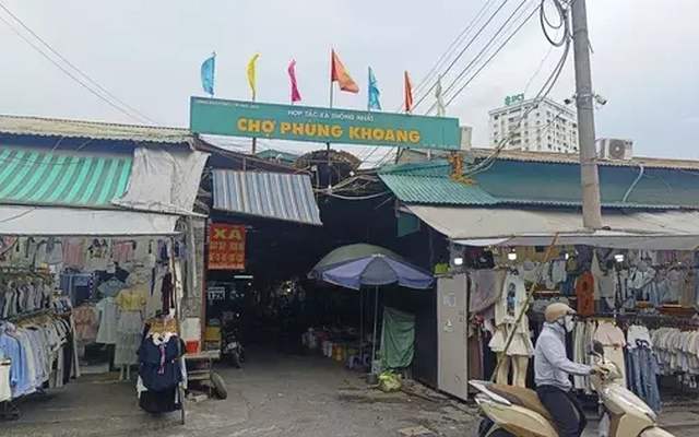 Tiểu thương ở chợ Phùng Khoang bức xúc vì bị 'vạ lây' vụ thịt lợn nhiễm dịch tả lợn châu Phi