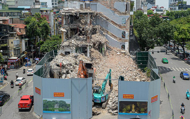 Sau 1 tháng bị tháo dỡ, tòa nhà 'Hàm cá mập' giữa Thủ đô giờ ra sao?