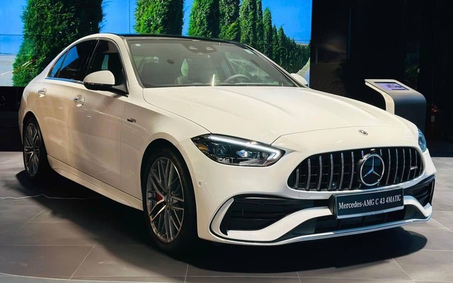 Giá AMG C 43 lần đầu về mốc hơn 2,2 tỷ: Chênh C 300 AMG chưa tới 200 triệu nhưng khác biệt hẳn về vận hành