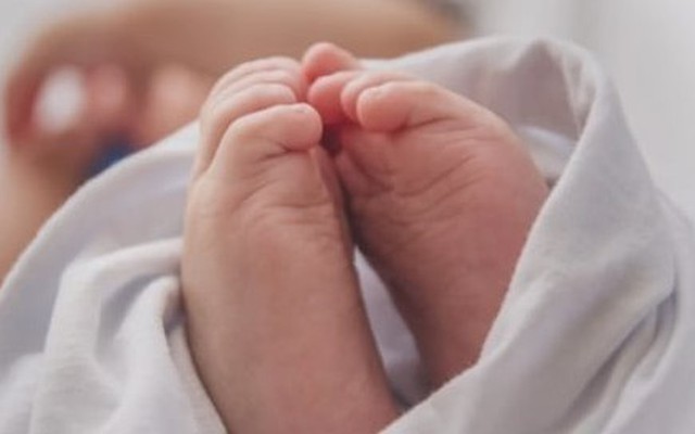 Bộ Y tế đề xuất hỗ trợ tiền mặt, hiện vật với gia đình sinh hai con gái