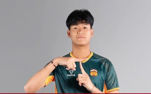 Tài năng trẻ cao gần 2m cạnh tranh với Đặng Văn Lâm