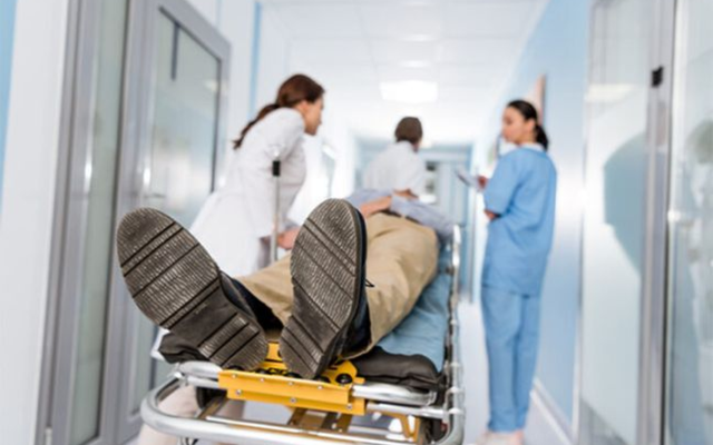 Vợ xoa bóp 1 vị trí khiến chồng phải nhập viện cấp cứu gấp: Bác sĩ nói "rất nguy hiểm… phải bỏ ngay"