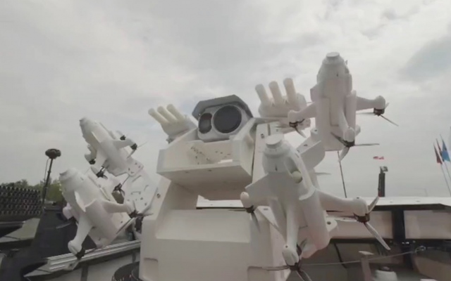 Hệ thống chống UAV tích hợp cả máy bay đánh chặn và phòng thủ bằng đạn ghém