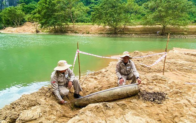 Nạo vét sông, phát hiện quả bom cách cửa động Phong Nha 200 m