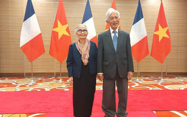 Vợ chồng GS Trần Thanh Vân được thăng hạng Huân chương Bắc đẩu Bội tinh