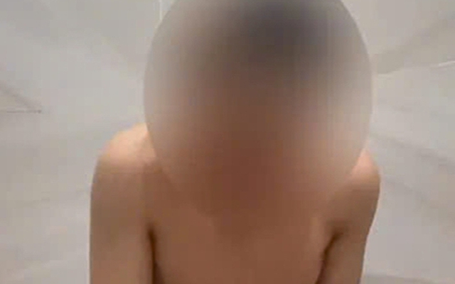 TP HCM: Quay clip bị chích điện giả để lừa gia đình, lấy tiền chuyển cho kẻ lừa đảo