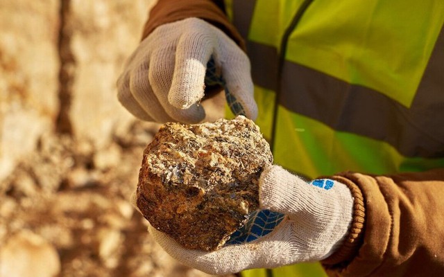 Kho báu khổng lồ trải dài 2.800km của nước giáp Việt Nam: Nung ở 1000 độ, "vàng" lập tức xuất hiện