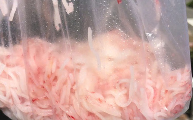 Kết quả kiểm nghiệm mẫu bún đổi màu đỏ bất thường tại Đà Nẵng