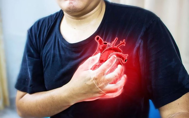 Đau tim 'ập tới' lúc không ngờ nhất, nam bác sĩ kêu gọi tất cả mọi người: 'Đừng mắc sai lầm giống tôi'