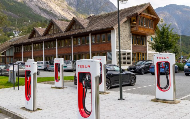 Xe xăng trên bờ vực “tuyệt chủng” tại quốc gia giàu có hàng đầu thế giới, xe điện thống trị từ thành phố đến nông thôn, 93% xe mới bán ra là EV