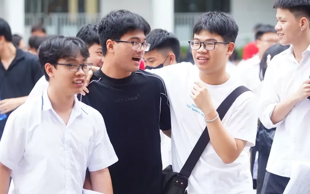 Lộ diện 2 thủ khoa Hà Nội đạt điểm tuyệt đối khối A00 và 1 thủ khoa kép