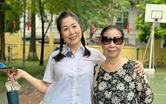 Mẹ ruột NSND Hồng Vân tuổi 86: Trẻ đẹp, minh mẫn vẫn cho con gái đại gia mượn tiền