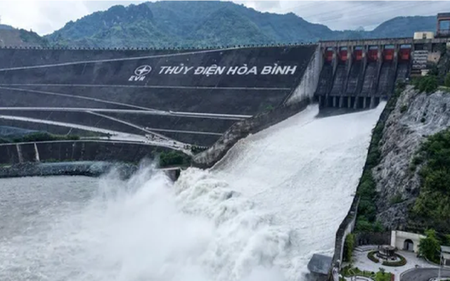 Thủy điện Hòa Bình mở cửa xả lũ thứ 3, 5 tỉnh, thành cần chú ý