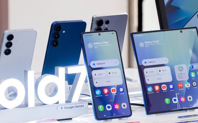 Galaxy Z Fold7 lập kỷ lục tại đại lý Việt Nam