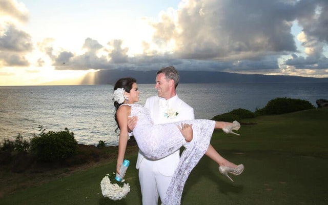 Chuyện tình của nữ ca sĩ Việt lấy được tỷ phú nhờ app hẹn hò