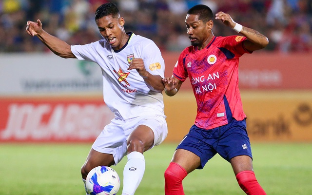 Trung vệ Việt kiều Pháp từ chối CLB CAHN, tiết lộ lý do quyết ở lại đội "ngựa ô" V.League