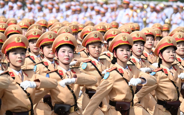 9 khối nữ chiến sĩ Công an, Quân đội tổng hợp luyện cho ngày 2/9: Vượt nắng hè, rèn ý chí, vững bước chân