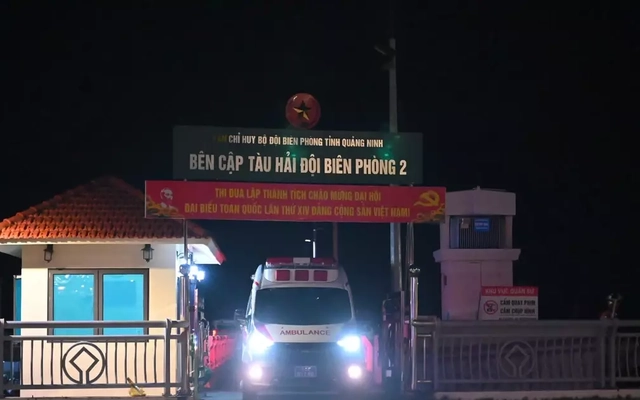 Lật tàu ở Hạ Long: Đưa thi thể 25 nạn nhân vào bờ