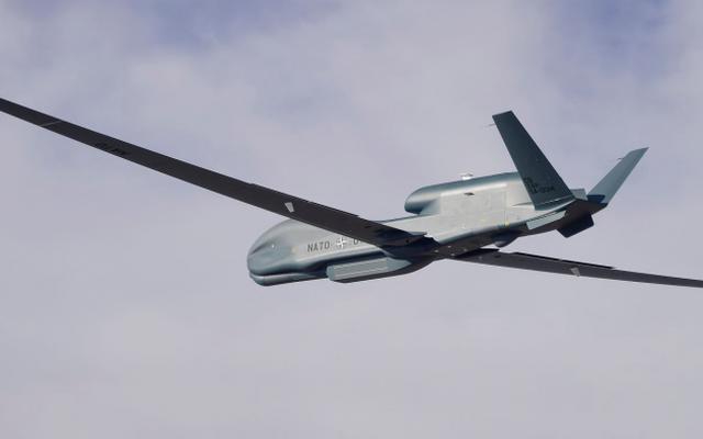 RQ-4D Phoenix lần đầu điều chỉnh cuộc tấn công của Storm Shadow vào Crimea?