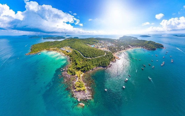 Người dân ở quốc gia tự hào "cái gì cũng có" thắc mắc vì sao nhiều người chọn đến Việt Nam