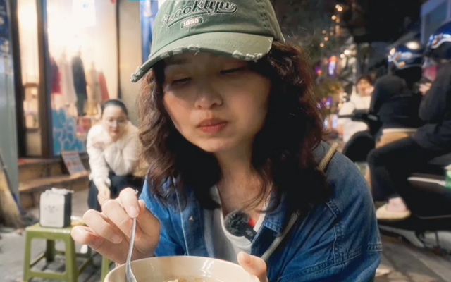 Khách Trung Quốc thử 1 món tráng miệng Việt Nam, thốt lên: "Lần đầu tiên thấy... Quá xuất sắc!"