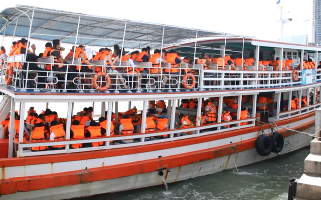 Cảnh báo quan trọng cho du khách đi biển mùa bão, 1 chi tiết sống còn cần đặc biệt lưu tâm