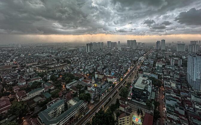 Cảnh báo nóng: Dông, tố, lốc, sét, mưa đá và mưa lớn cục bộ ở Hà Nội trong ít giờ tới