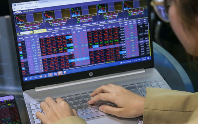 Những chuyện “lạ đời” khi chứng khoán lên đỉnh 3 năm