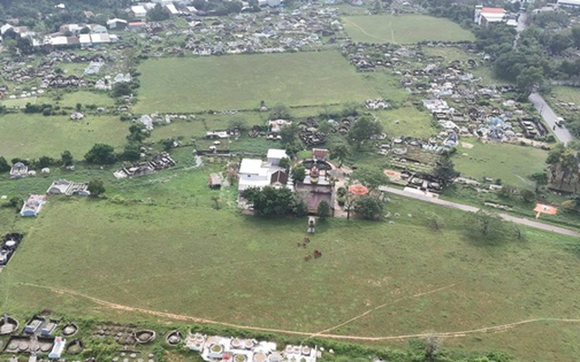 "Giải mã" chùa Ba Đồn: Vì sao cỏ chỉ mọc trên những cồn mồ câm lặng?