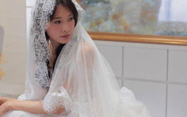 Ngày cưới tôi, người yêu cũ gửi 1 video dài 2 phút và tôi lập tức gỡ khăn voan bước khỏi lễ đường