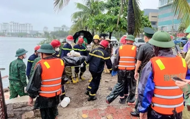 Tìm thấy một thi thể nam giới ở vùng vịnh Hạ Long, đang xác minh danh tính