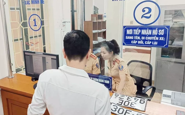 Chuyển nhượng biển ô tô số đẹp phải nộp thuế thu nhập cá nhân?