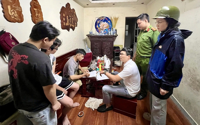 Hà Nội di dân khỏi chung cư nguy hiểm trước giờ bão Wipha đổ bộ