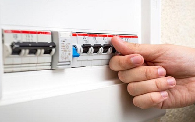 "Khi có bão, giông lốc, tốt nhất hãy tắt điều hòa ngay": Chuyên gia giải thích lý do