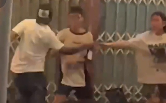 Xôn xao clip 27 giây ở phố đi bộ Bạch Đằng