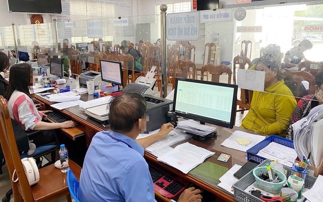 Từ nay, công chức sẽ bị tạm đình chỉ công tác trong 7 trường hợp