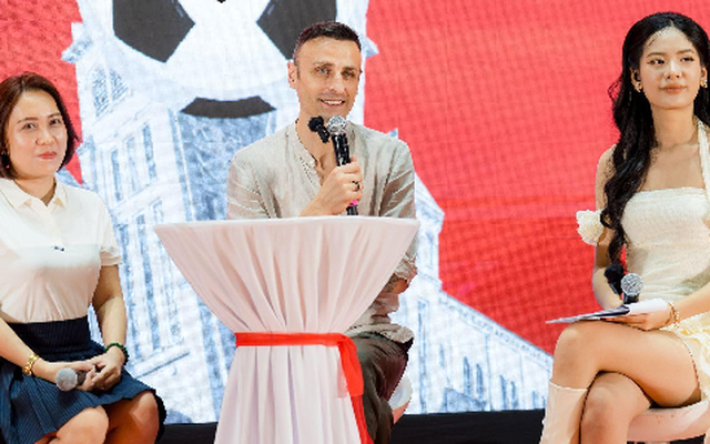 Dimitar Berbatov tái ngộ fan Việt tại sự kiện "Together We Rise"