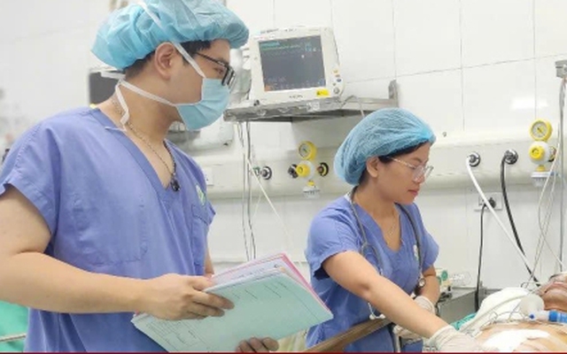 Phẫu thuật cứu người đàn ông nguy kịch vụ xe bán tải tông loạt xe máy ở Hà Nội