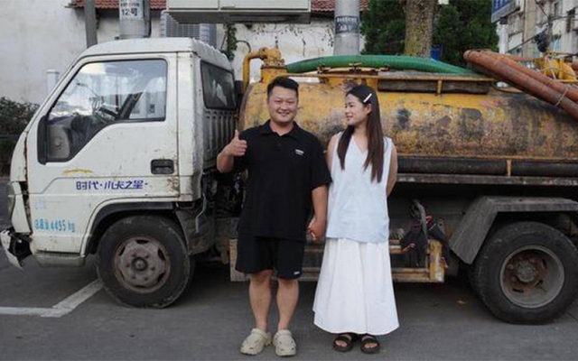 Tưởng ế vì nghề dọn phân, không ngờ có người đẹp vượt 700km đến kết đôi