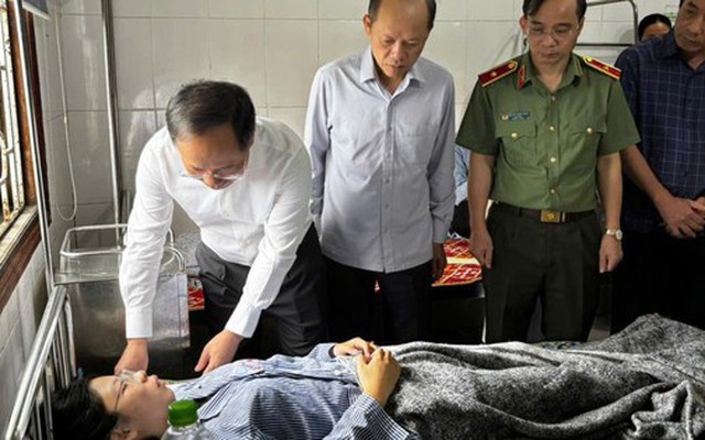 Vụ lật xe khách ở Hà Tĩnh: Bí thư Tỉnh uỷ Nguyễn Duy Lâm trực tiếp đến hiện trường