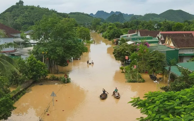 Miền Trung có thể hứng chịu nhiều đợt mưa lớn bất thường