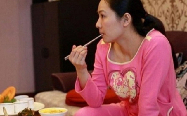 Chị chồng gửi toàn đồ ăn lạ, đến lúc bày lên mâm tôi mới hiểu ẩn ý và mục đích đáng sợ phía sau