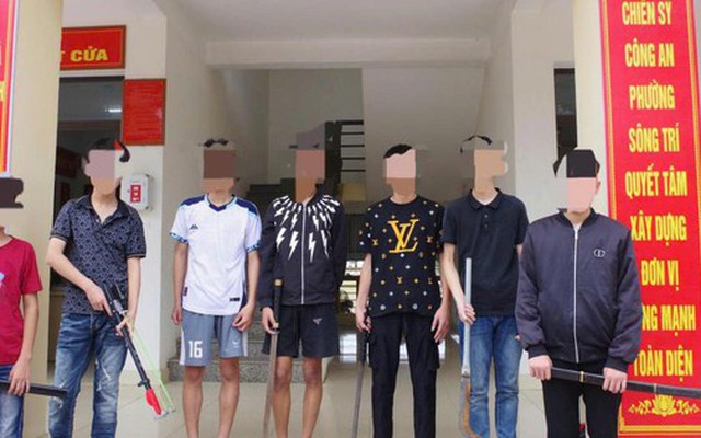 Hẹn giải quyết mâu thuẫn trên mạng xã hội bằng…súng, kiếm