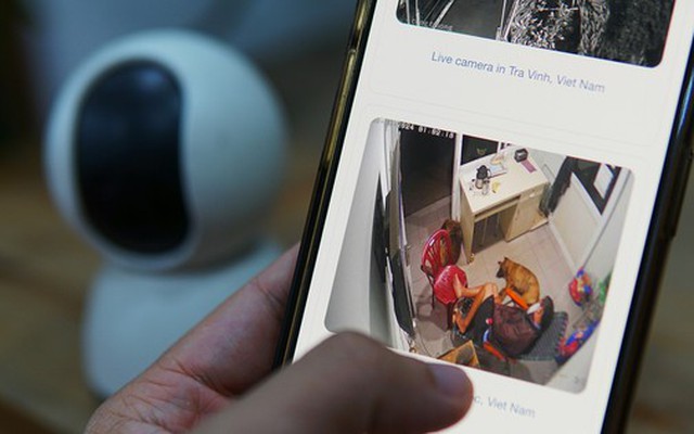 Tôi đặt camera để trông con từ xa nhưng hình ảnh người xuất hiện trong phòng lúc nửa đêm khiến tôi lạnh sống lưng