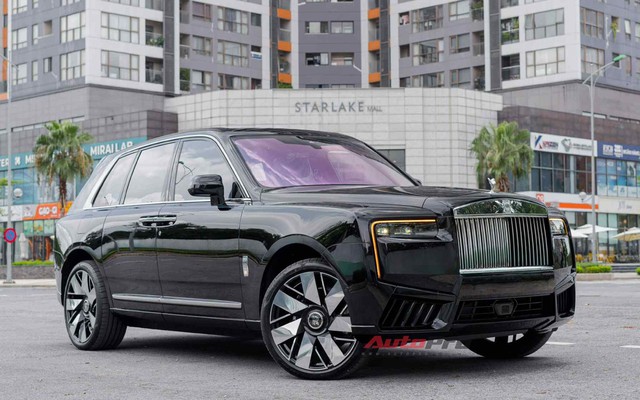 'Biệt thự di động' Rolls-Royce Cullinan Series II đầu tiên tại Việt Nam: Giá đồn đoán hơn 50 tỷ đồng, hàng ghế sau 4 chỗ kiểu thương gia, chưa phải xe duy nhất