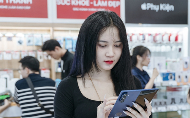 "Quân bài tẩy" của Samsung đã lộ diện khiến khách Việt "đứng ngồi không yên", át vía iPhone của Apple