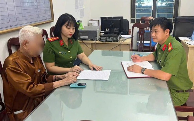 Thương vợ, cụ ông suýt bị công an "rởm" lừa
